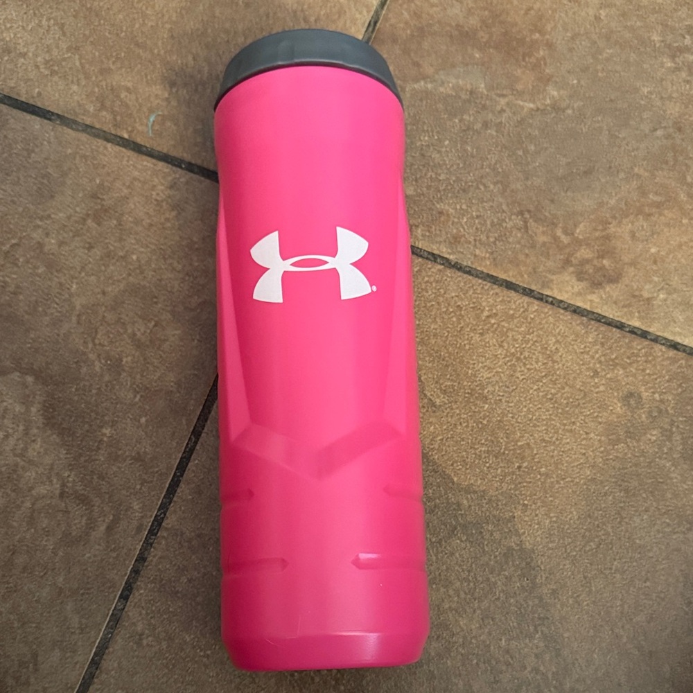 Under Armour Bright Pink waterbottle